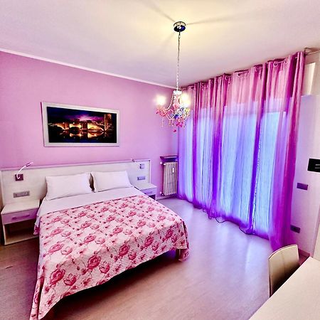 Ai Giardini Rooms -Vicino Ospedale Borgo Trento E Centro Storico เวโรนา ภายนอก รูปภาพ