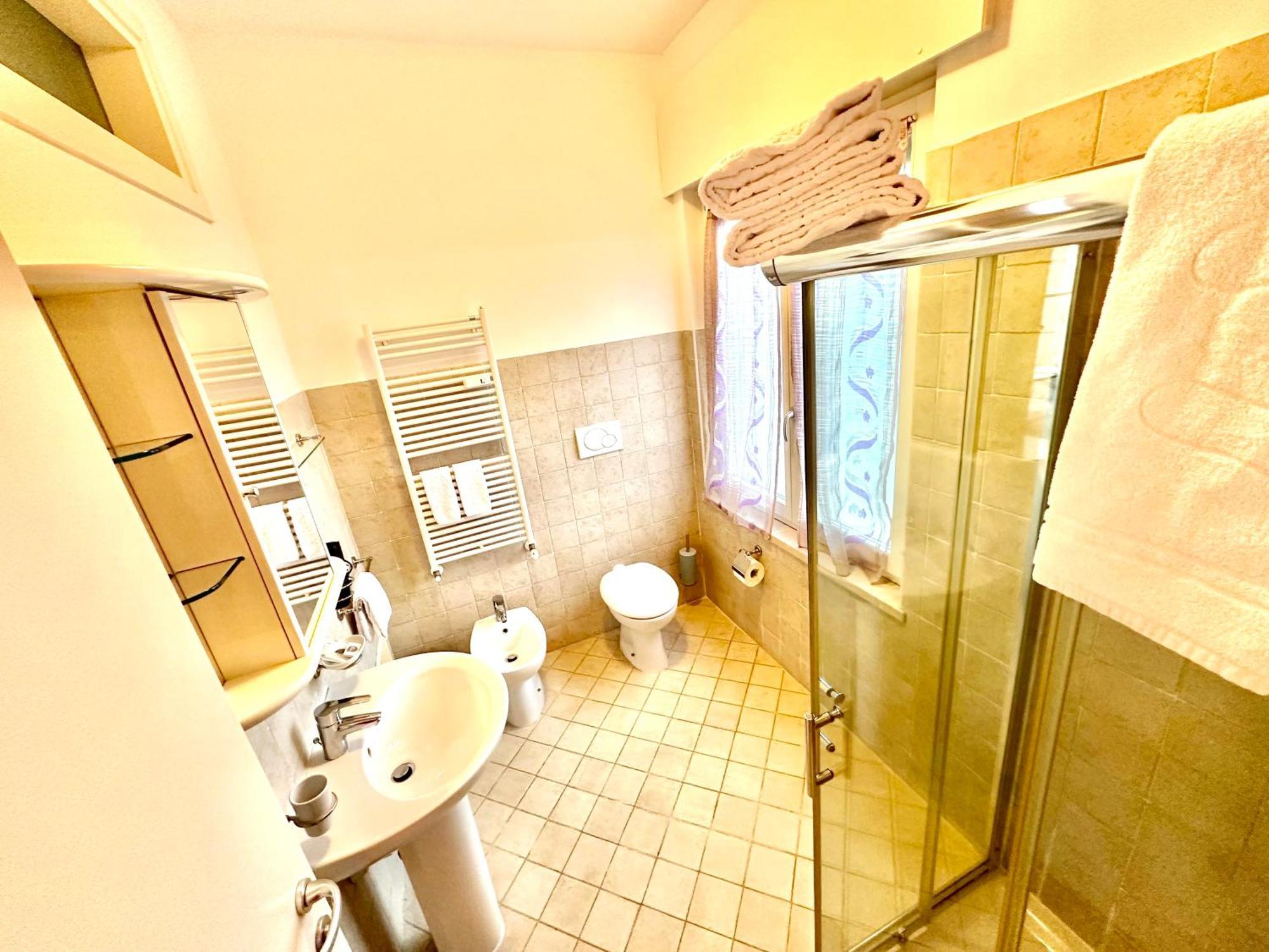 Ai Giardini Rooms -Vicino Ospedale Borgo Trento E Centro Storico เวโรนา ภายนอก รูปภาพ