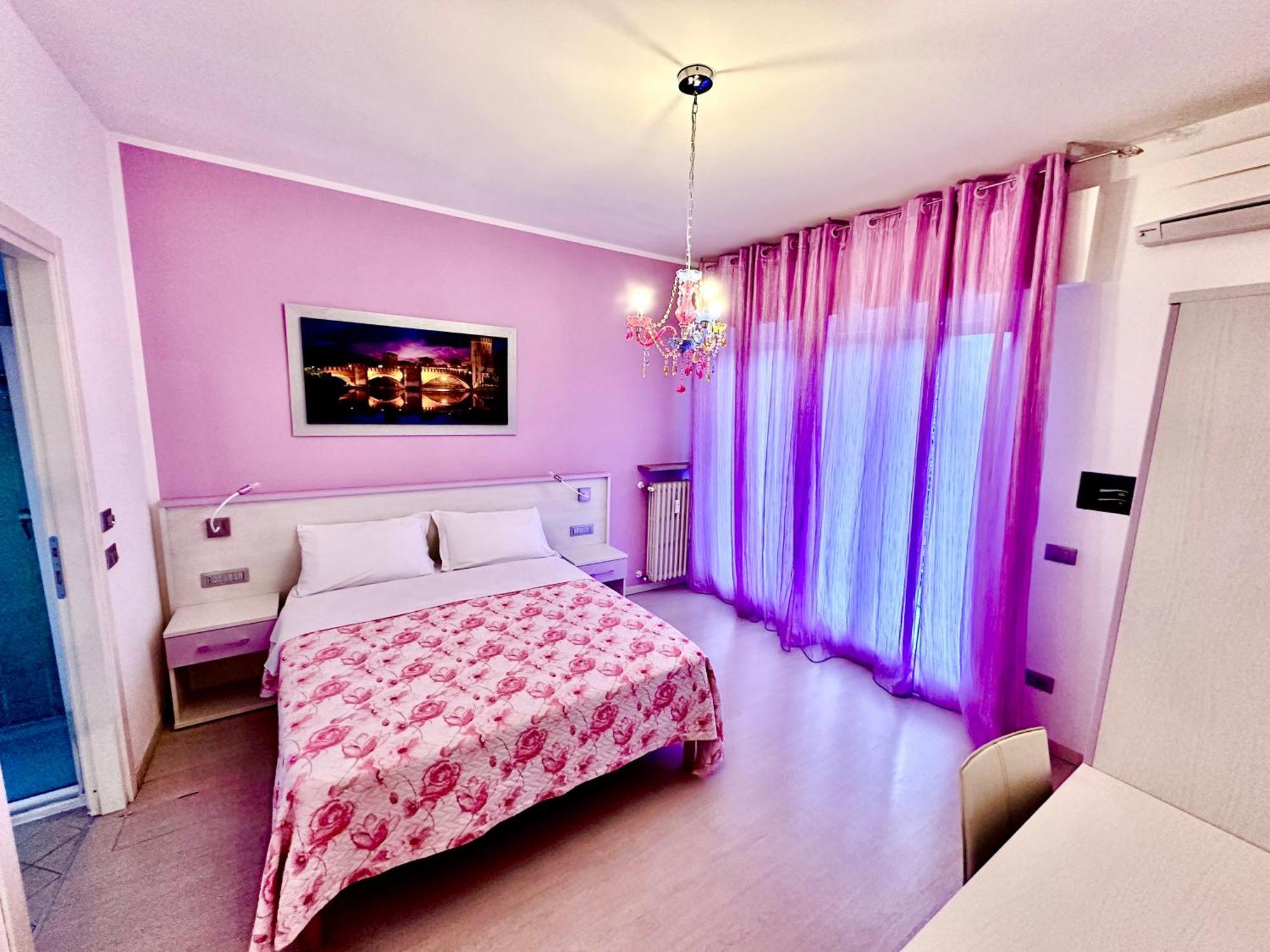 Ai Giardini Rooms -Vicino Ospedale Borgo Trento E Centro Storico เวโรนา ภายนอก รูปภาพ