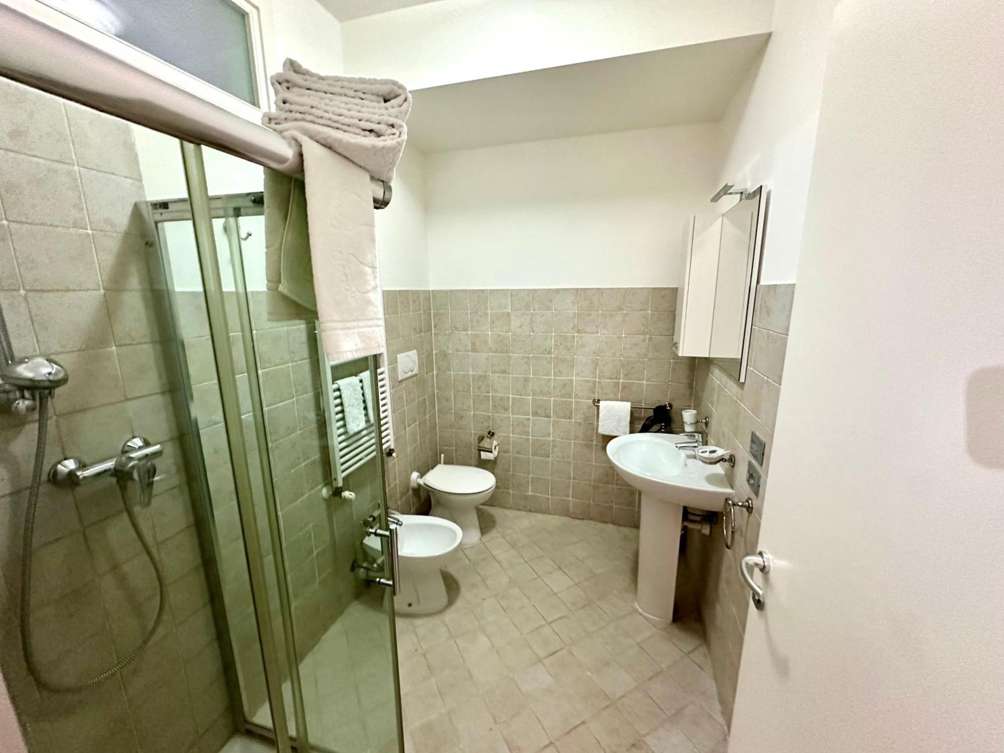 Ai Giardini Rooms -Vicino Ospedale Borgo Trento E Centro Storico เวโรนา ภายนอก รูปภาพ