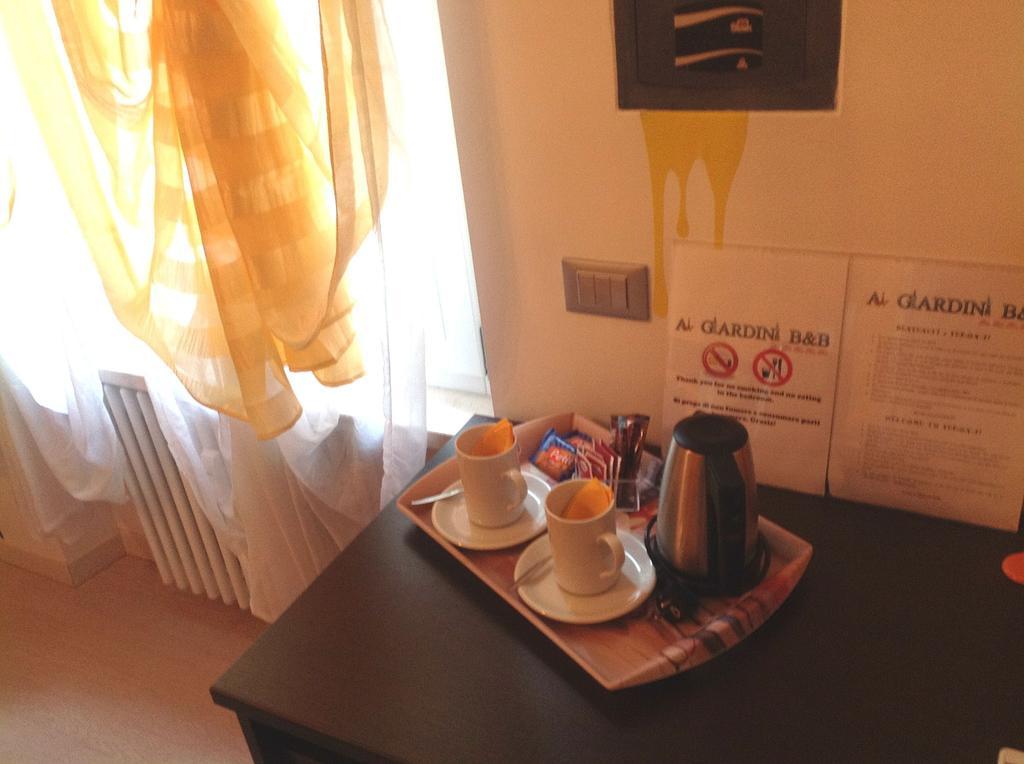 Ai Giardini Rooms -Vicino Ospedale Borgo Trento E Centro Storico เวโรนา ห้อง รูปภาพ