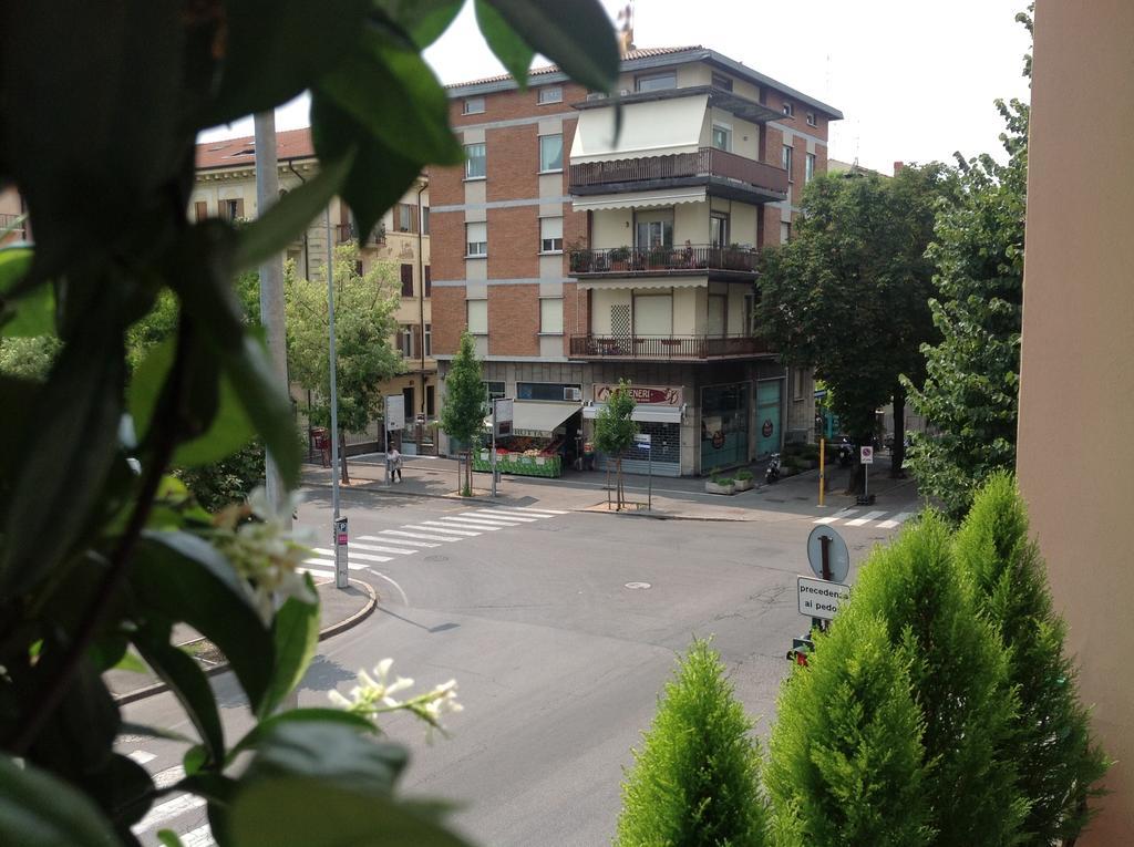Ai Giardini Rooms -Vicino Ospedale Borgo Trento E Centro Storico เวโรนา ภายนอก รูปภาพ