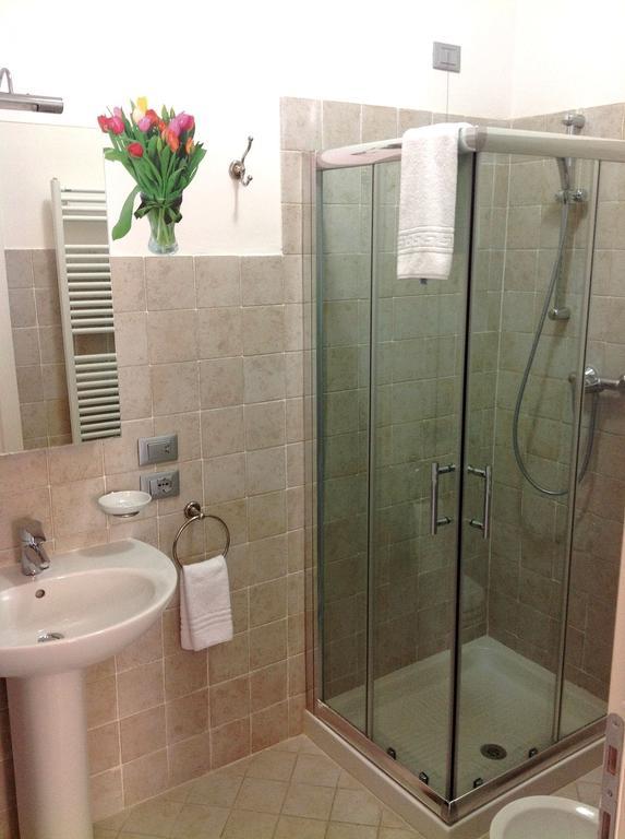 Ai Giardini Rooms -Vicino Ospedale Borgo Trento E Centro Storico เวโรนา ภายนอก รูปภาพ